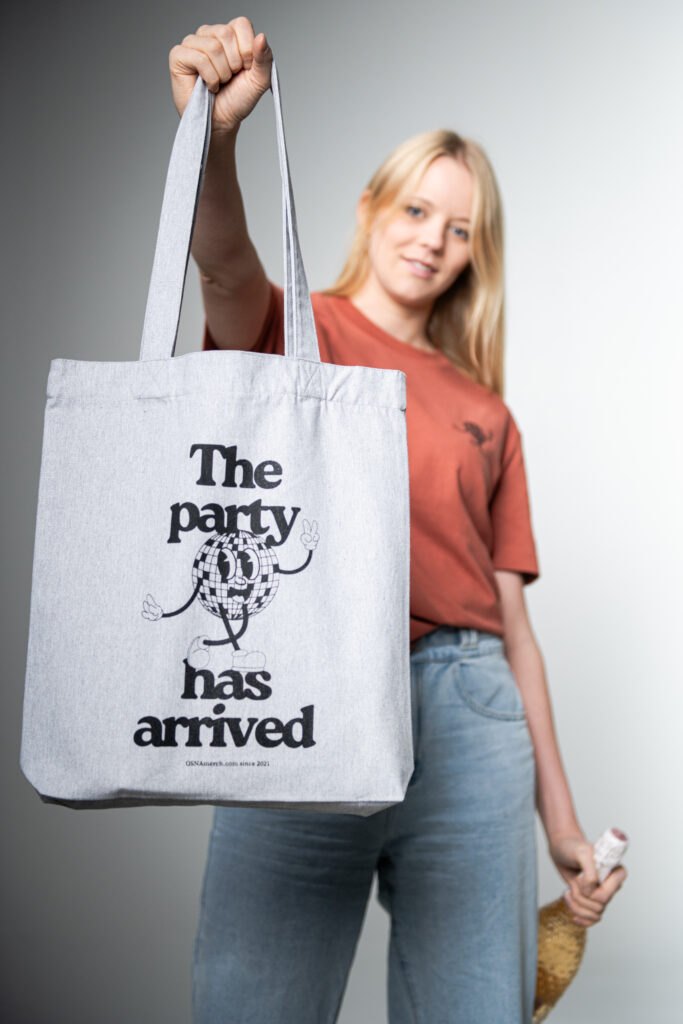 the party has arrived tasche