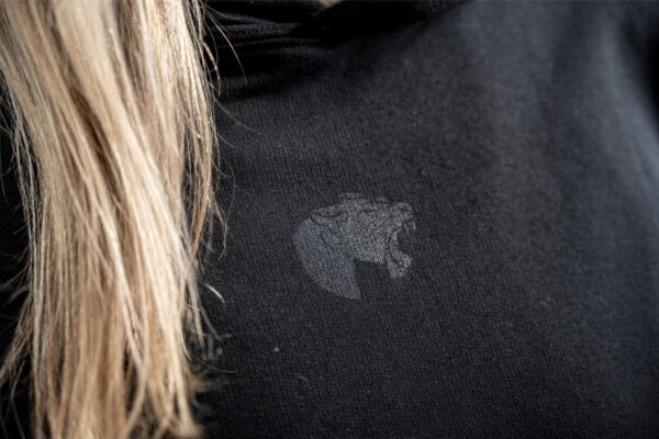 I Never Lost Hoodie side – Seitenansicht mit sichtbaren Details