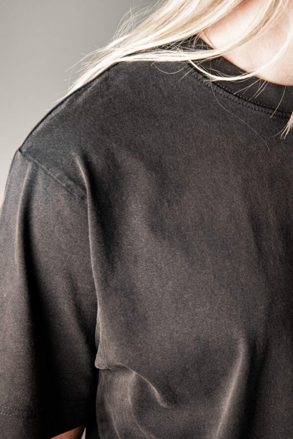 Nahaufnahme Schulternaht mit verwaschener Vintage-Optik