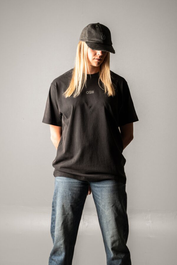 HOMETOWN T-Shirt in vintage black – Frontansicht mit OSM Brustprint