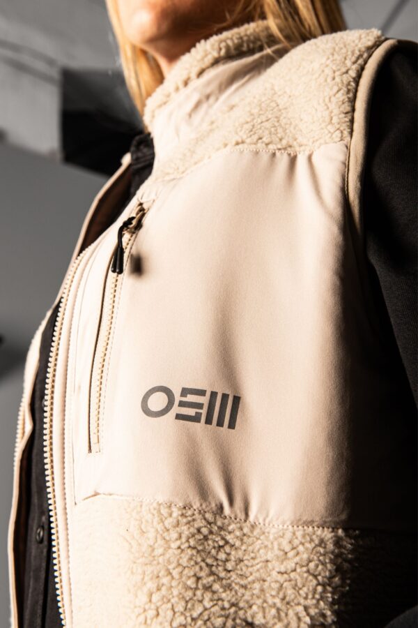 nahaufnahme osm print auf teddyweste