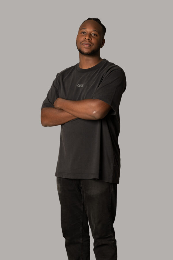 HOMETOWN T-Shirt in vintage black – Front-seitansicht mit OSM Brustprint