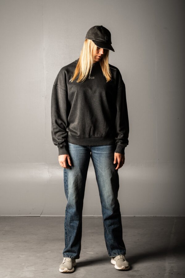 HOMETOWN Sweatshirt Osnabrück Vorderansicht – oversized, vintage black mit OSM Brustprint